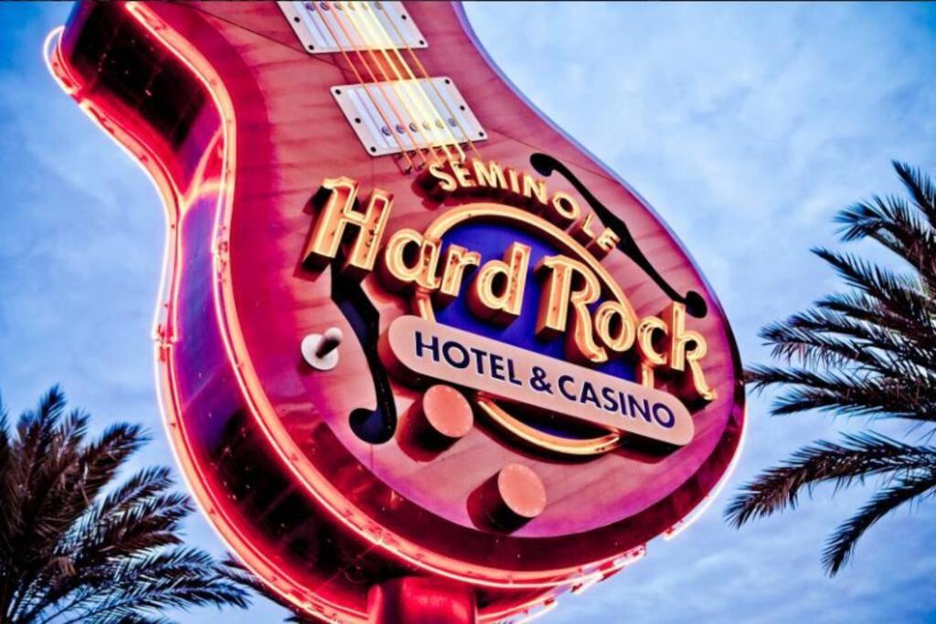 Stylish Suite Tampa Minutes To Hard Rock Casino Mango Eksteriør billede