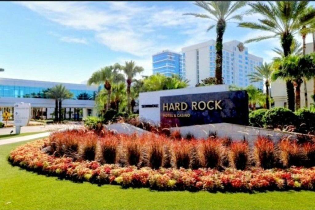 Stylish Suite Tampa Minutes To Hard Rock Casino Mango Eksteriør billede